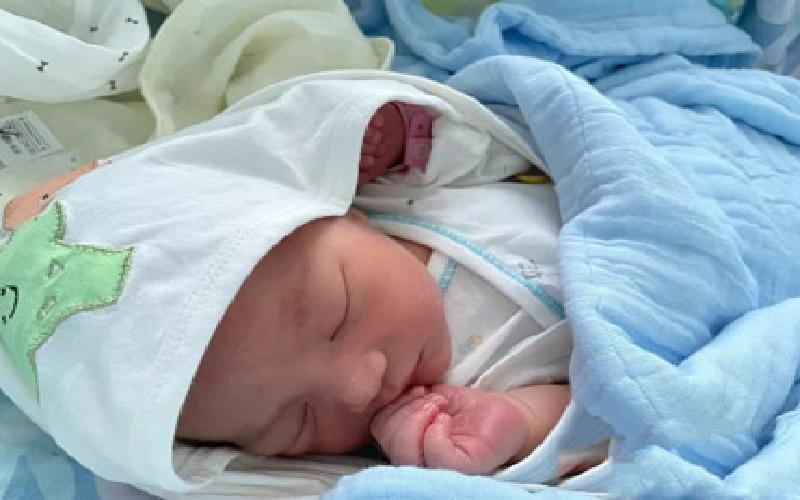 试管双胎女生代生